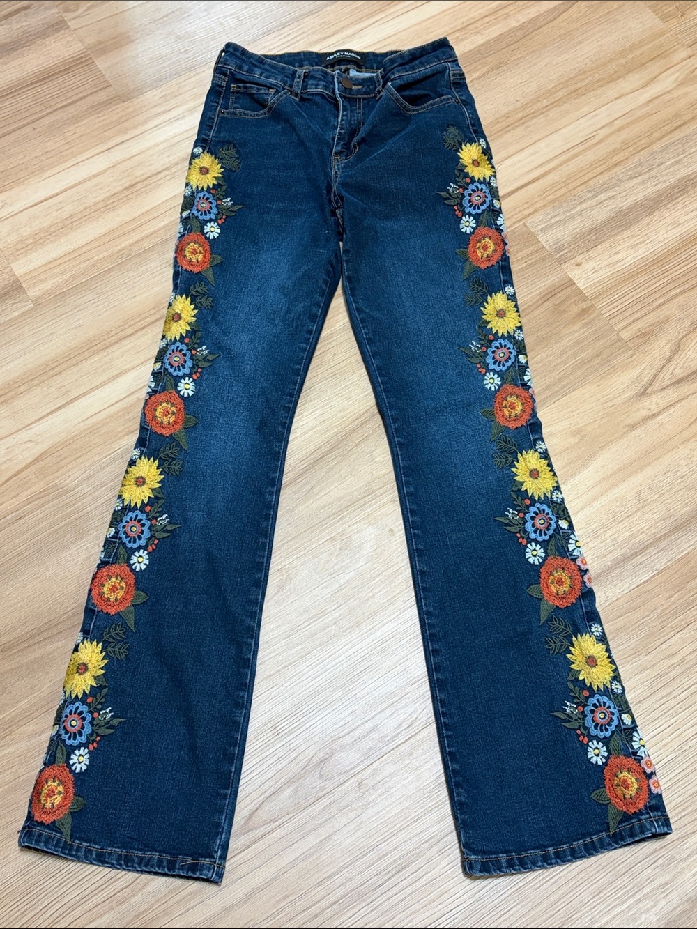 Ashley Mason Premium Floral Embroidered Bootcut Jeans Size 5/27 Stretch Denim